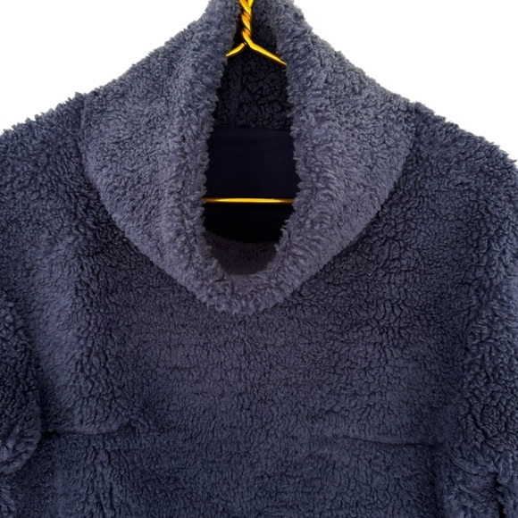 Lululemon • Warmth Restore Long Pullover
Night Sea - Picture 9 of 12